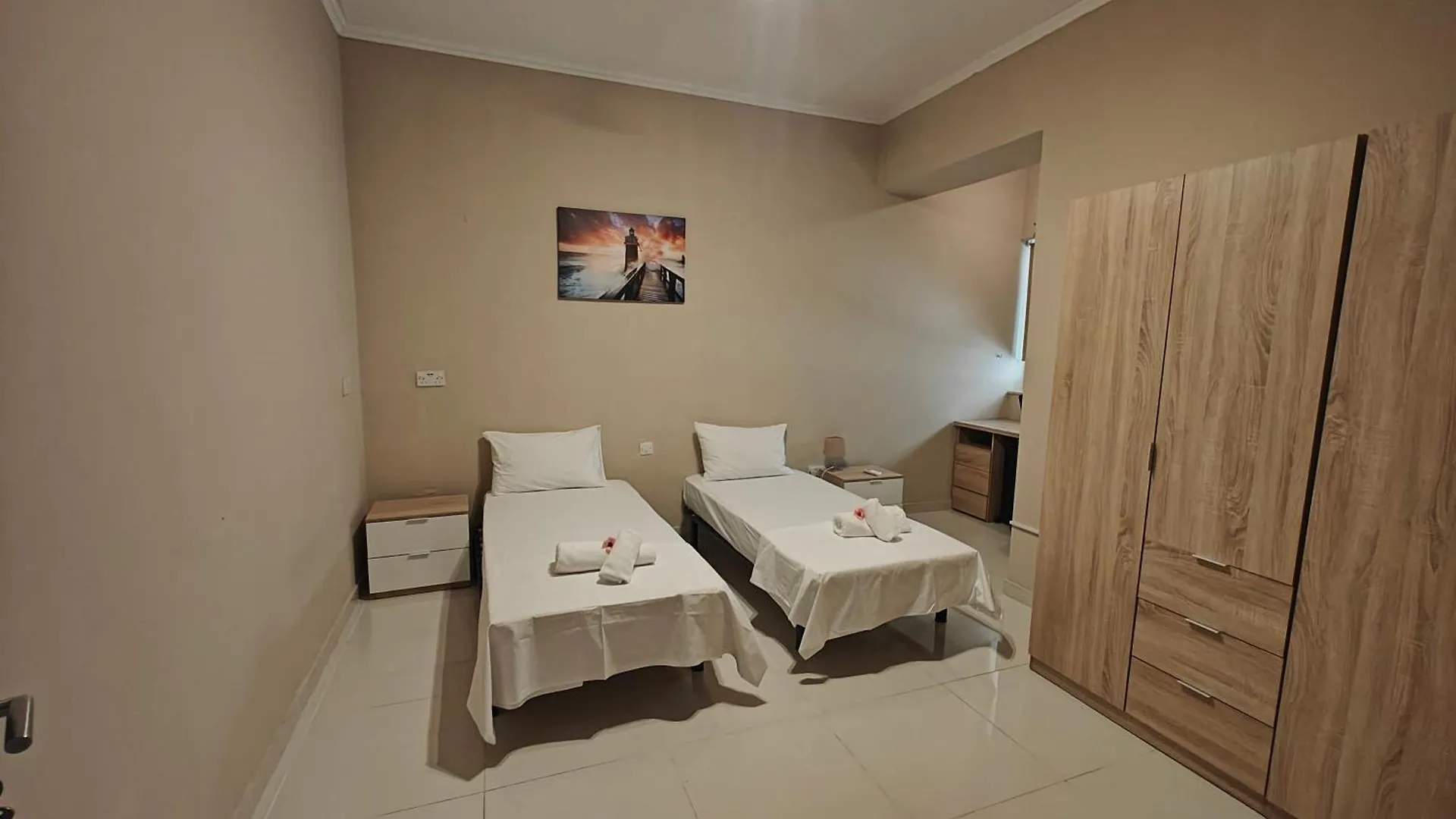 Modern Luxe Marsaskala Maisonette 0*,  Malta
